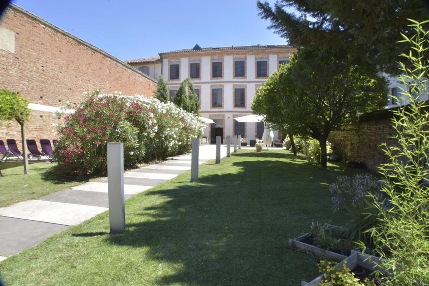 bike-tour-travel-luxurious-hotel-all-inclusive