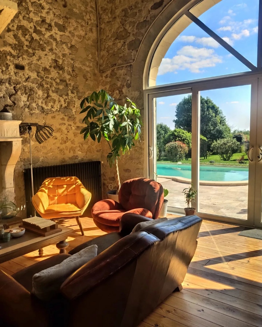 accomodation-swimming-pool-canal-bike-biking