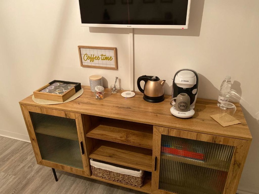 Service Café - Gamme Confort voyage-velo-hebergement-hotel-vin-restaurant- bar-petit-dejeuneroom-chambre-accueil