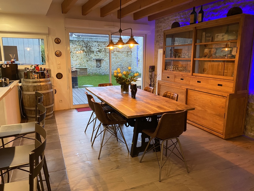 Salon - Gamme Confort hotel-hebergement-restauration-velodyssee-repos-vin-petit-dejeuner